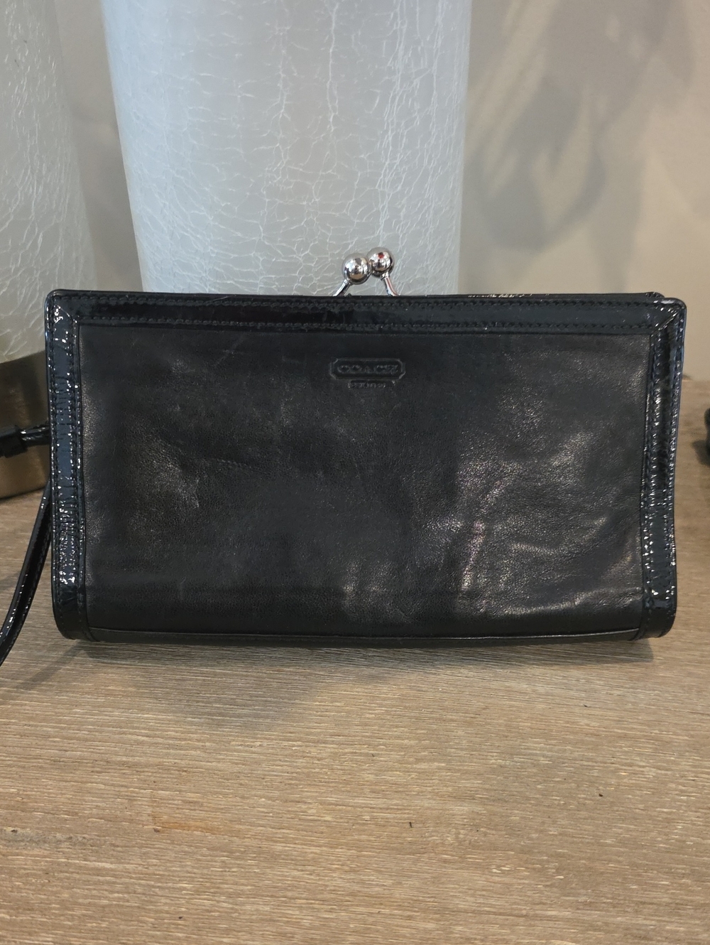Coach Glove Tan And Patent Leather Kiss Lock Clutch